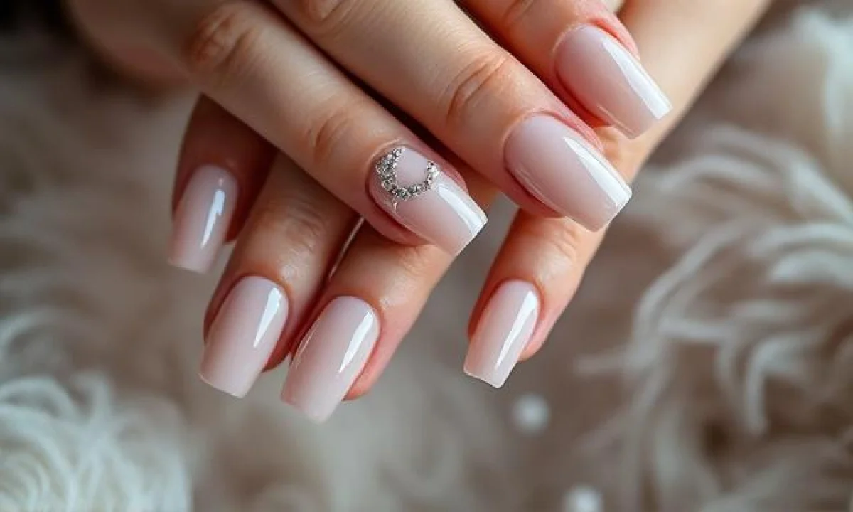 Ongles glass nail : la tendance manucure glass qui explose en 2026